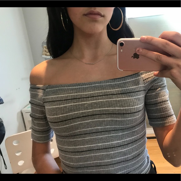 Striped off the shoulder tee - Picture 3 of 3